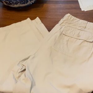 Eddie Bauer women’s khaki capris size 14